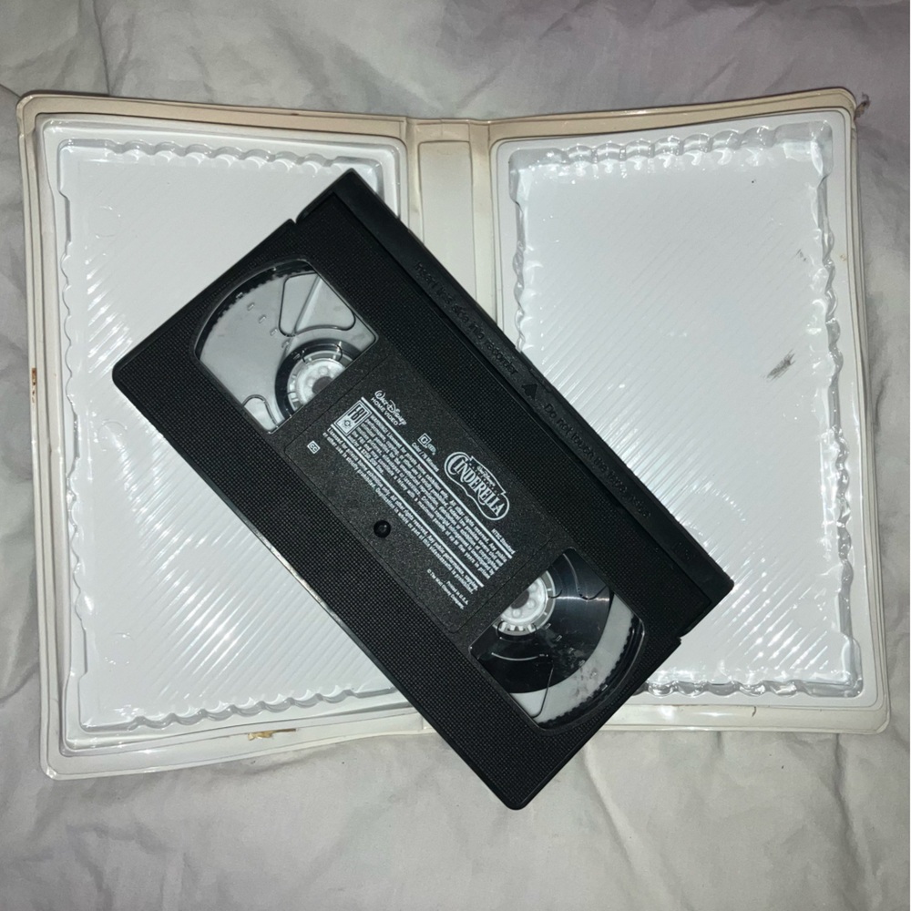 Cinderella VHS Tape - Picture 14 of 15